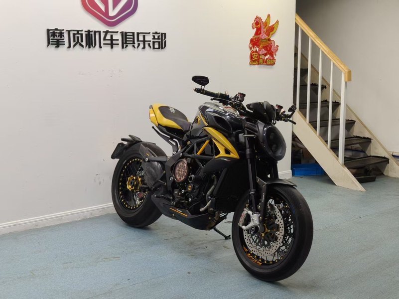 奥古斯塔 Dragster 800