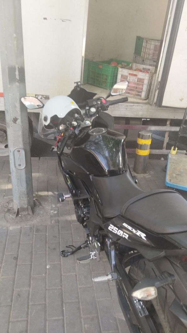 豪爵铃木 GSX250R