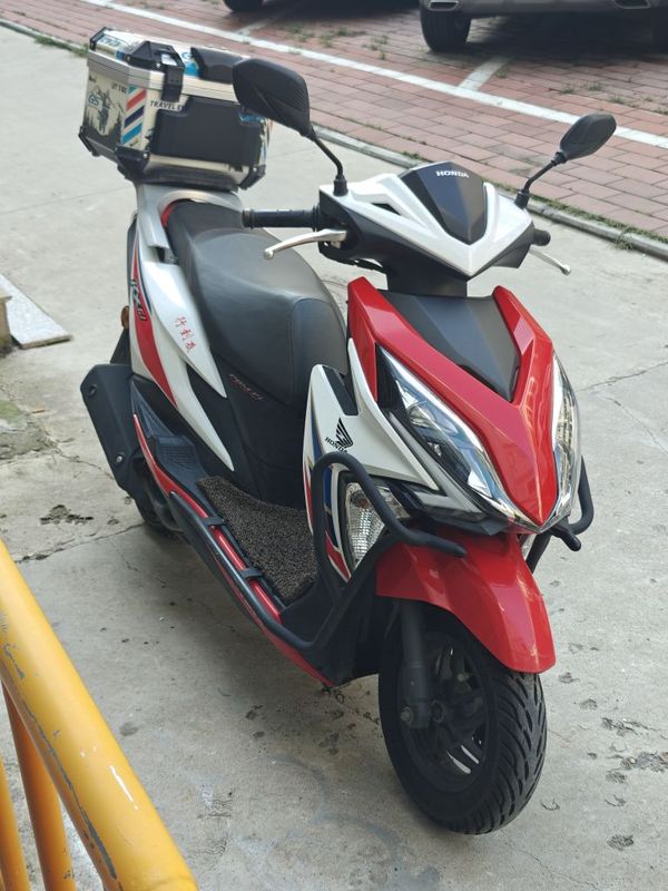 新大洲本田 裂行 RX125Fi
