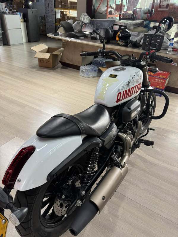QJMOTOR 闪300S