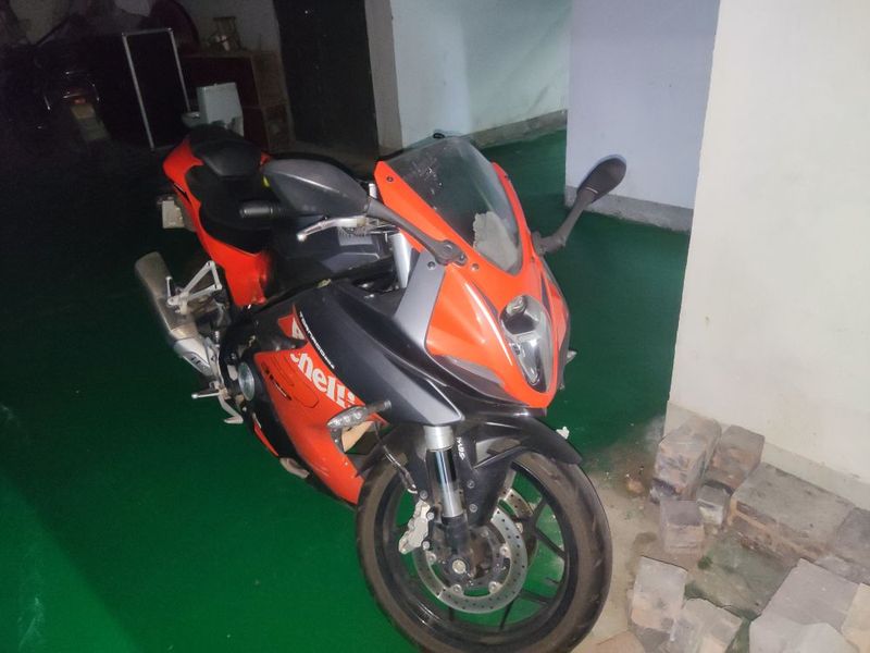 贝纳利 龙卷风 Tornado 302R