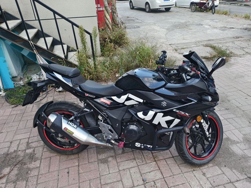 豪爵铃木 GSX250R
