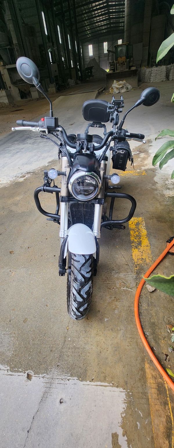 QJMOTOR 闪300S