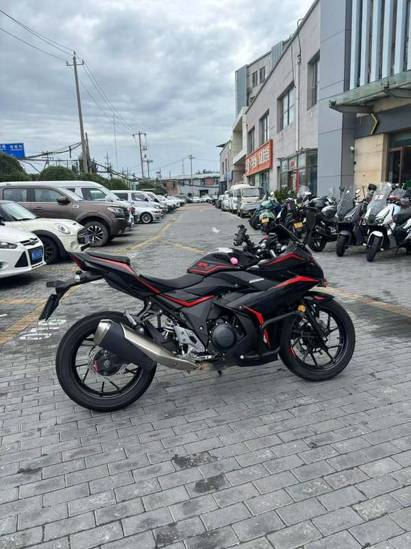 豪爵铃木 GSX250R