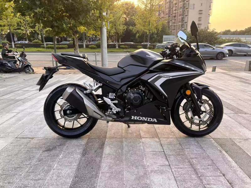 本田WING CBR400R