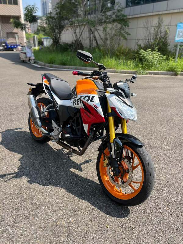 五羊本田 CB190R 暴锋眼