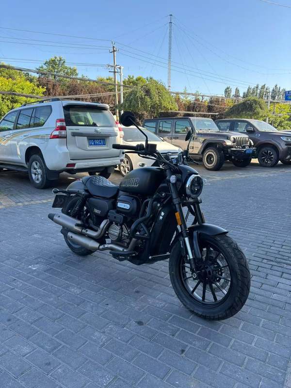 QJMOTOR 闪300S