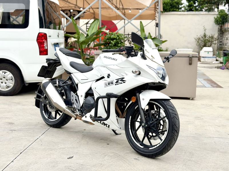 豪爵铃木 GSX250R
