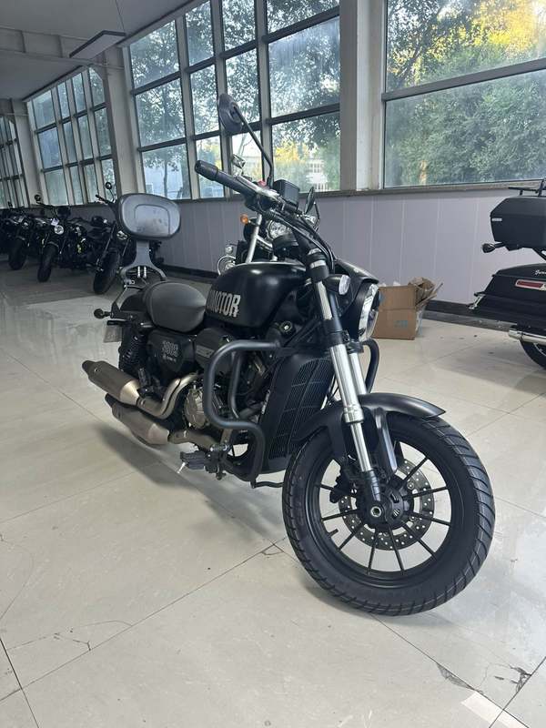 QJMOTOR 闪300S
