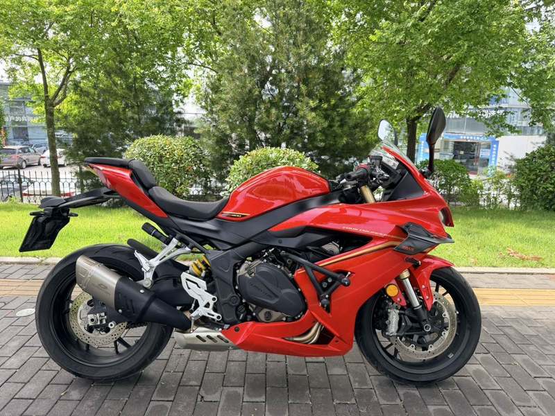 QJMOTOR 赛800