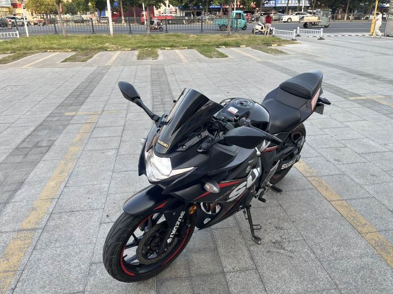 豪爵铃木 GSX250R