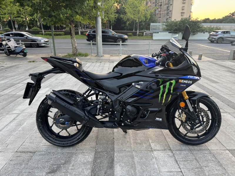 雅马哈 YZF-R3
