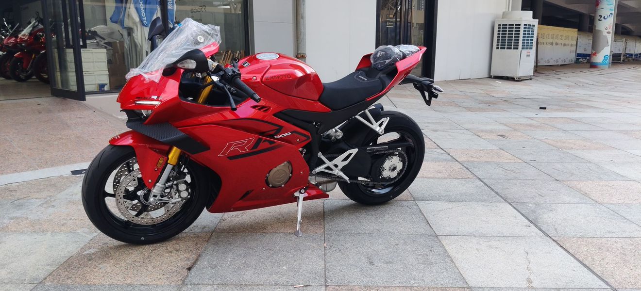 张雪机车 500RR