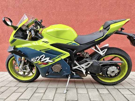 张雪机车 500RR