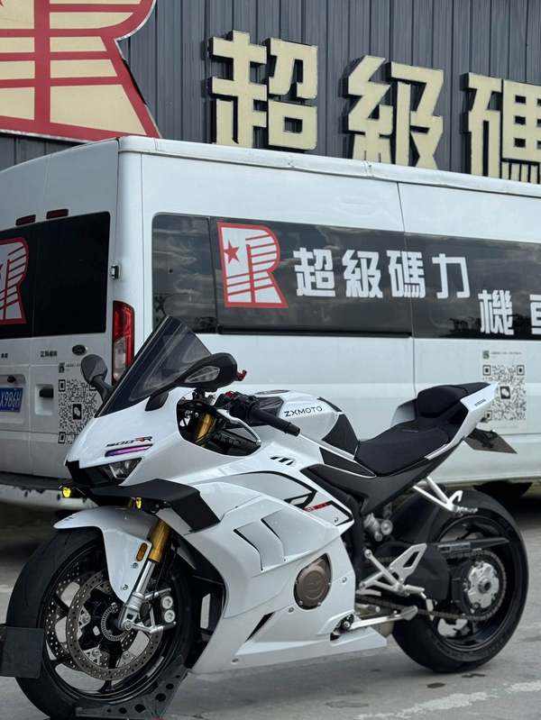 张雪机车 500RR