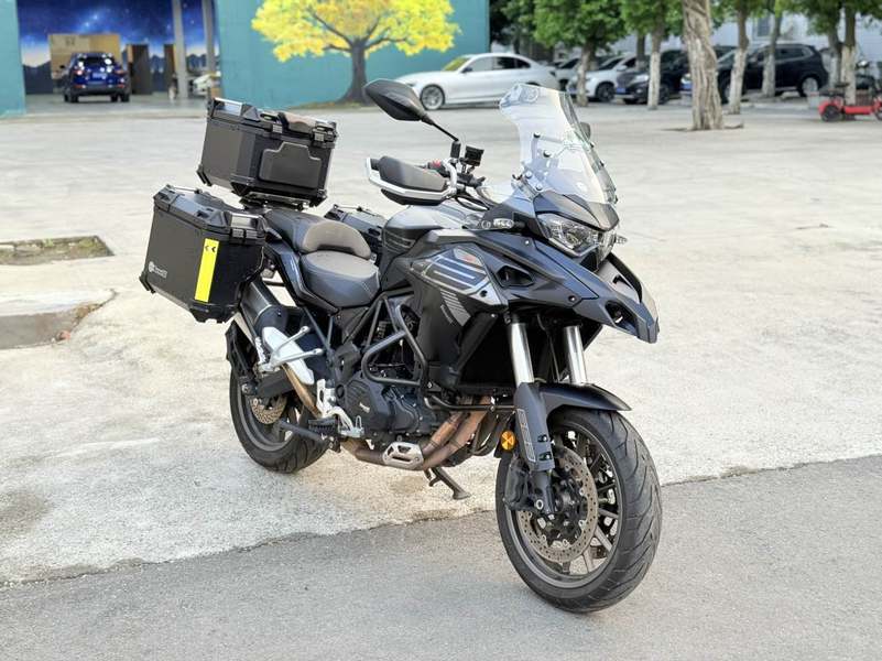 贝纳利 TRK552
