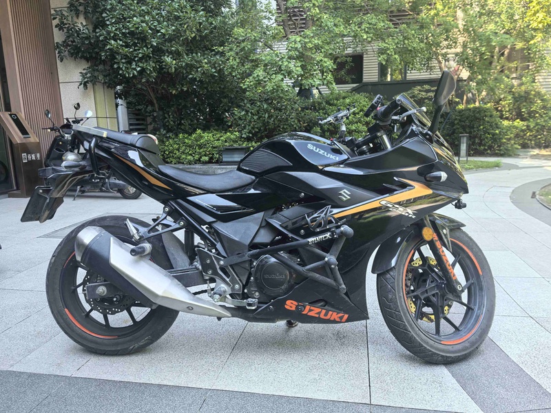 豪爵铃木 GSX250R