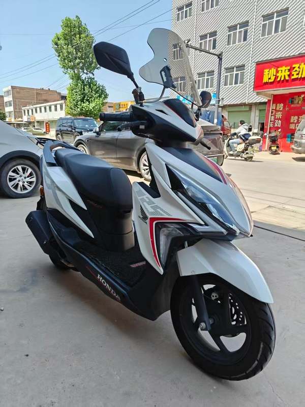 新大洲本田 裂行 RX125Fi