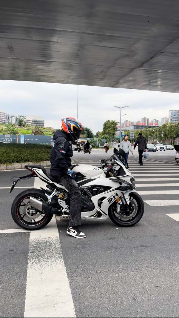 QJMOTOR 赛600