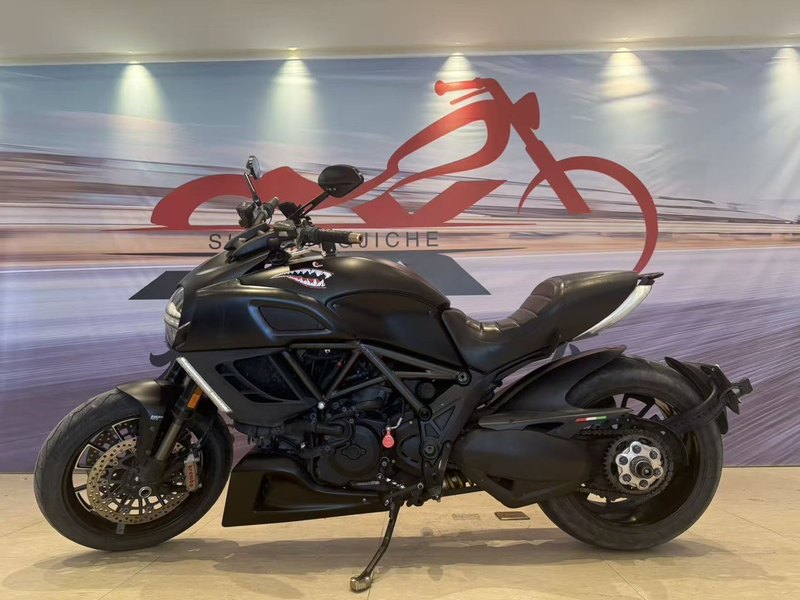 杜卡迪 Diavel 