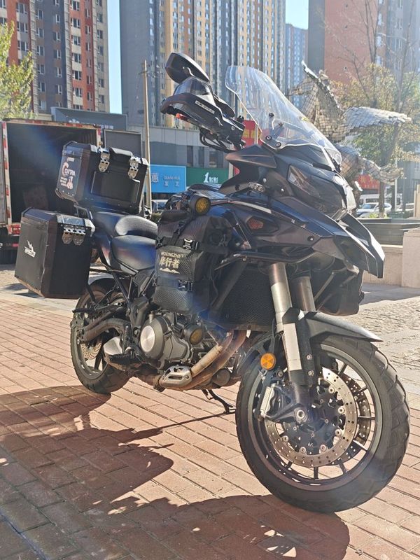 贝纳利 金鹏 TRK502