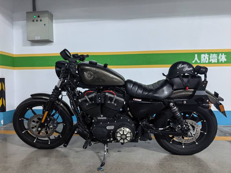 哈雷戴维森 Iron883 硬汉