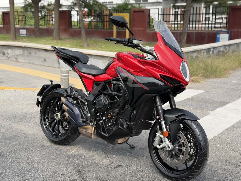 奥古斯塔 Turismo Veloce 800