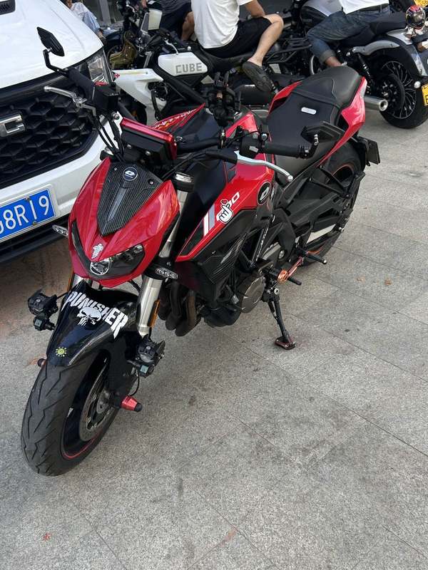QJMOTOR 追600