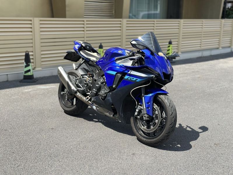雅马哈 YZF-R1