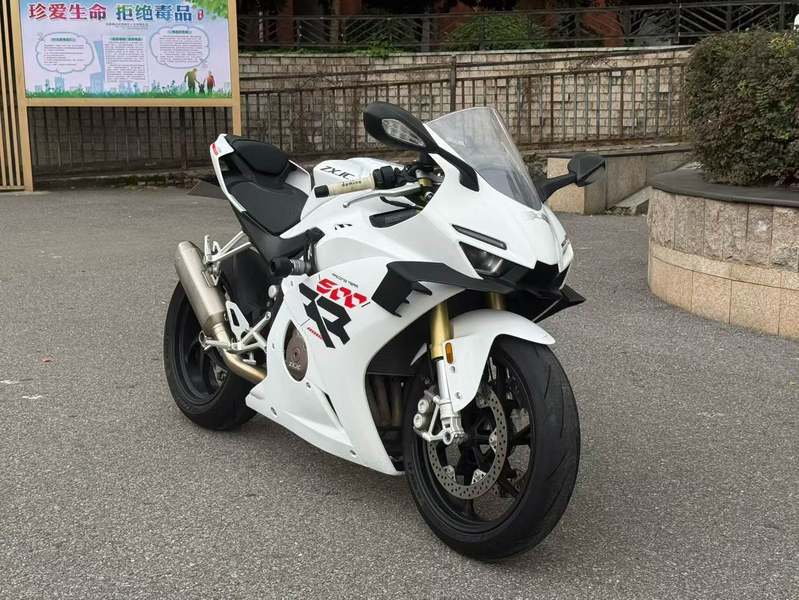 张雪机车 500RR