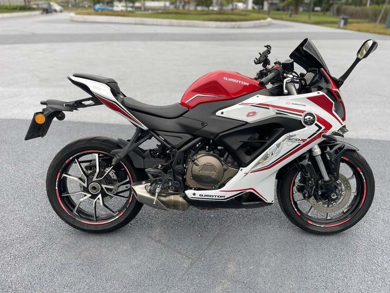 QJMOTOR 赛400