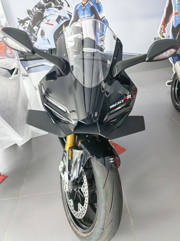 张雪机车 500RR