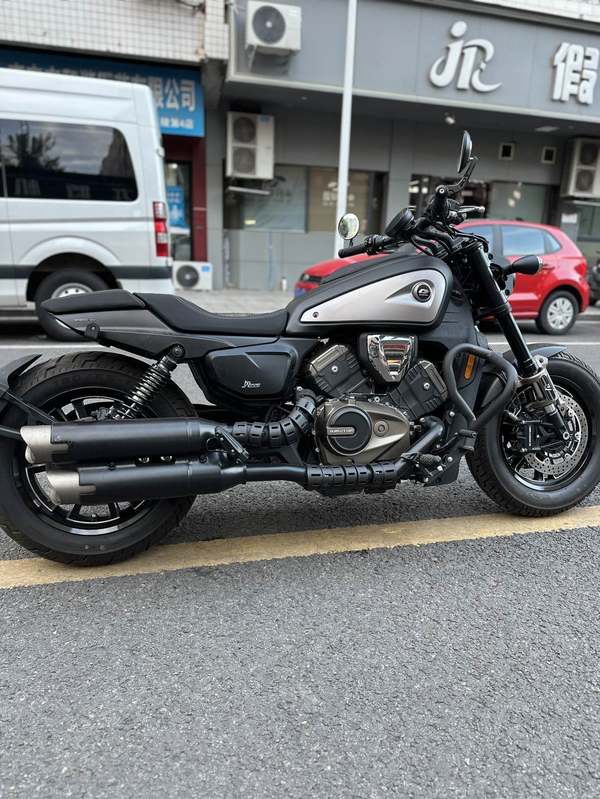 QJMOTOR 闪600