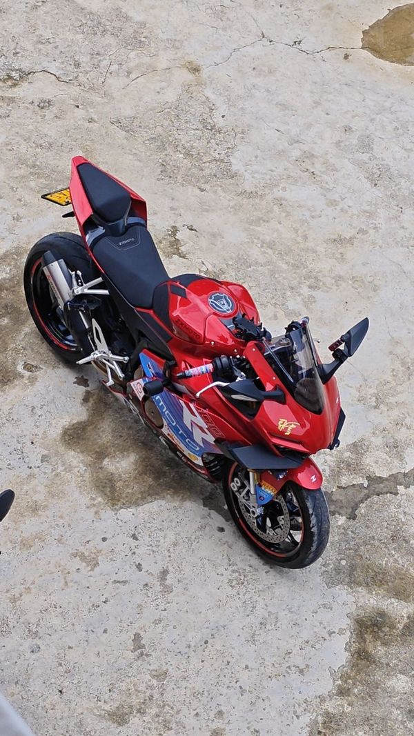 张雪机车 500RR