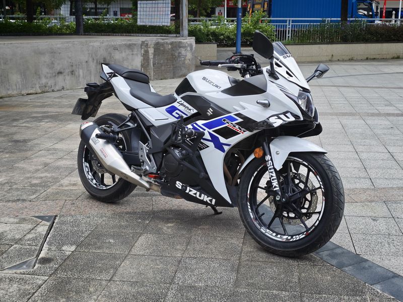 豪爵铃木 GSX250R