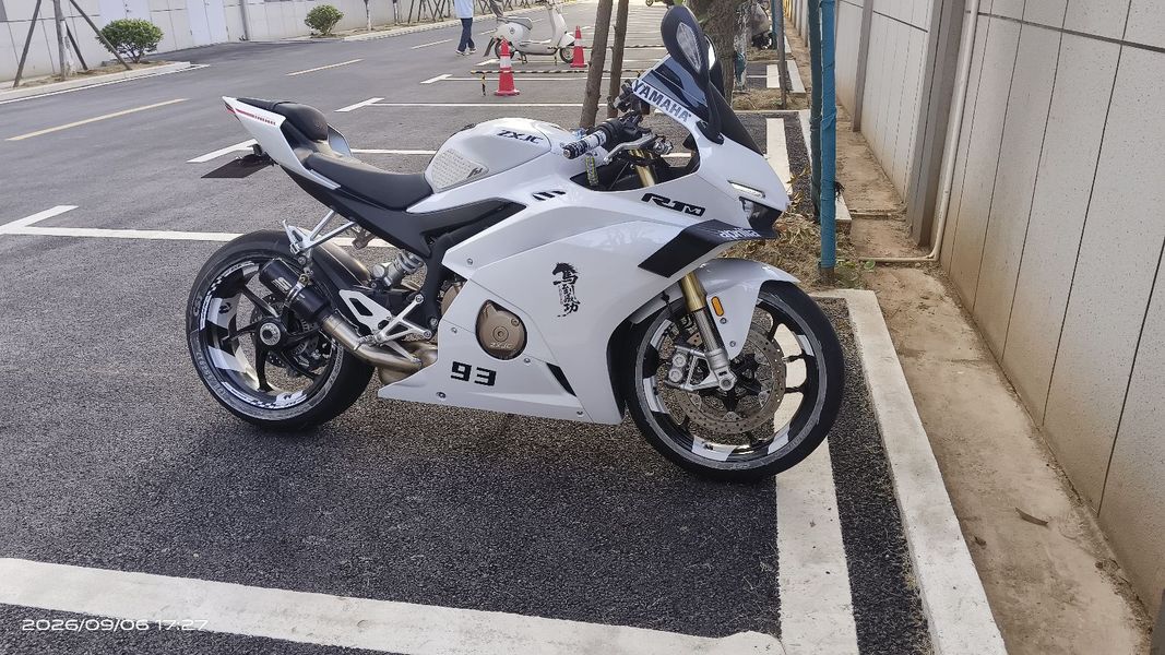 张雪机车 500RR