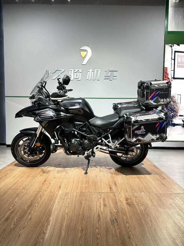 贝纳利 TRK552