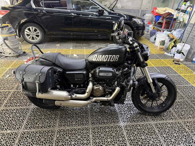 QJMOTOR 闪300S