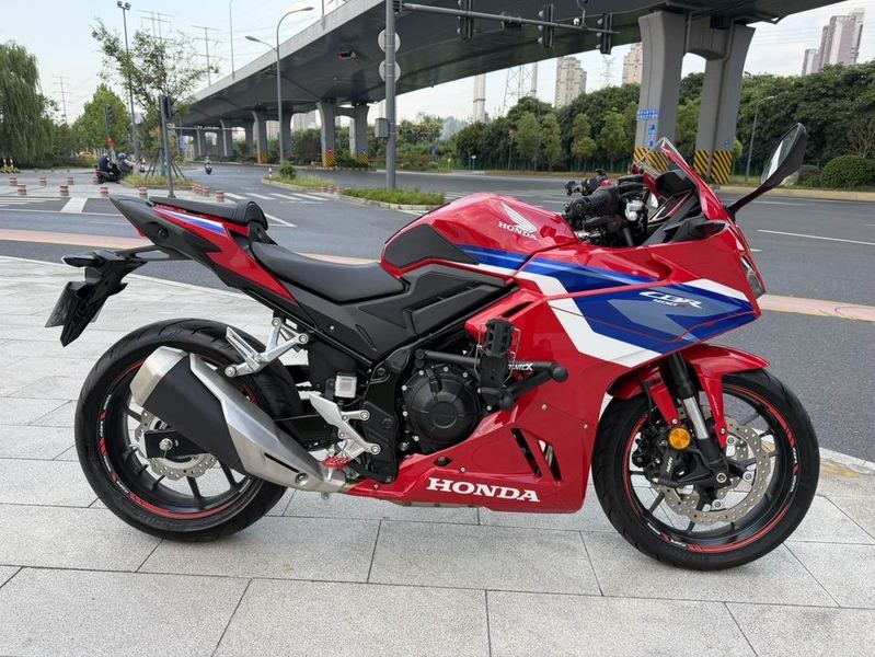 本田WING CBR400R
