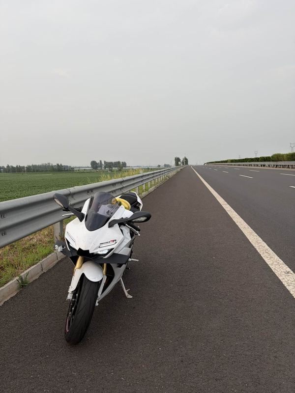 张雪机车 500RR