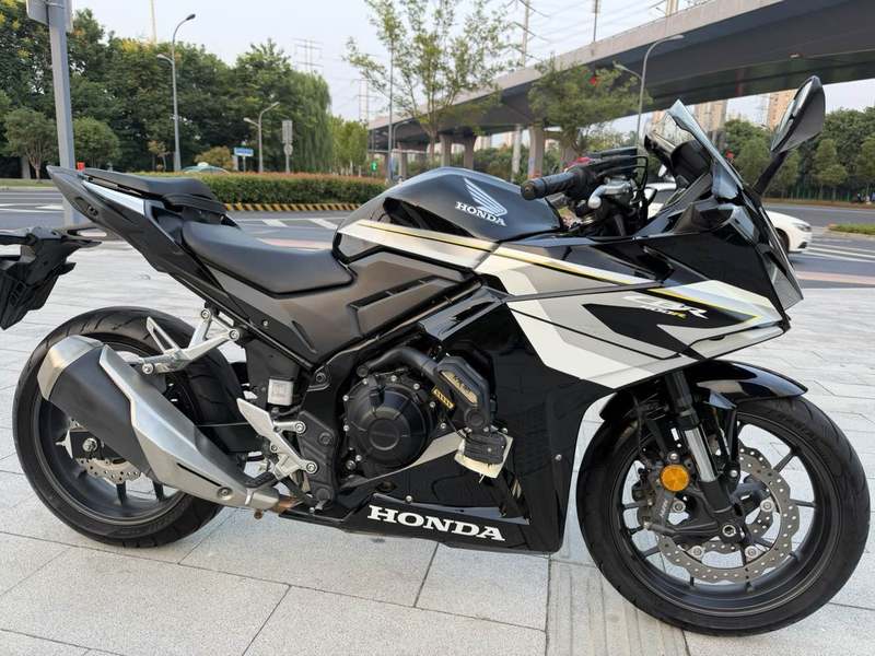 本田WING CBR400R