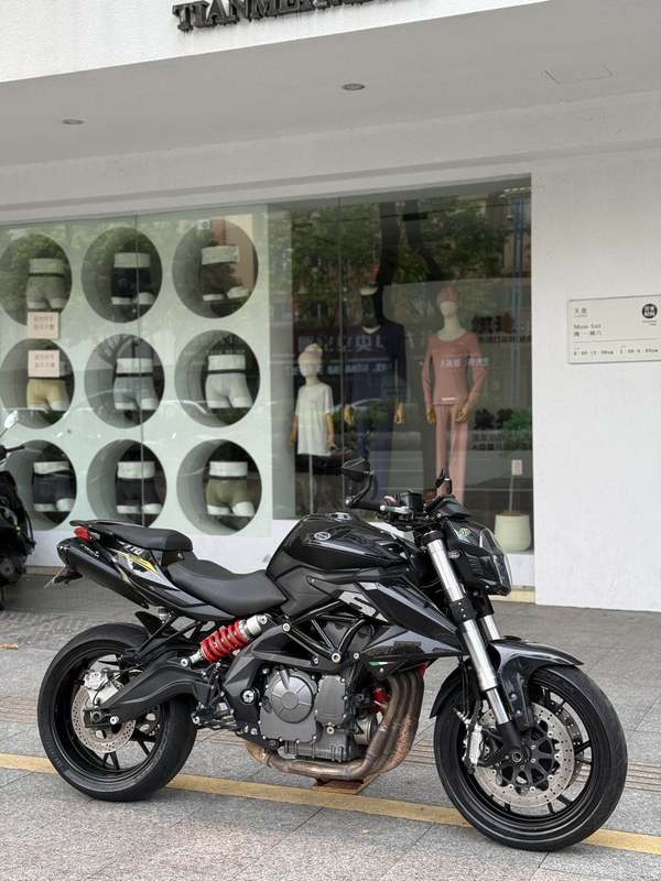 贝纳利 TNT600i