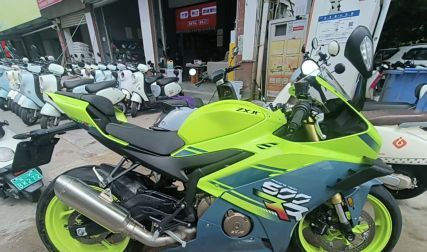 张雪机车 500RR