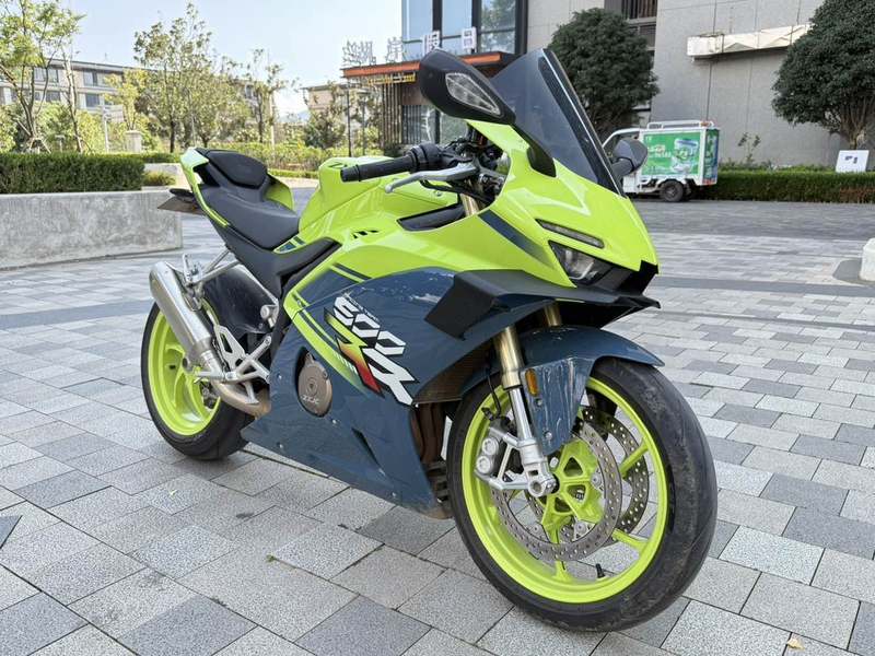 张雪机车 500RR