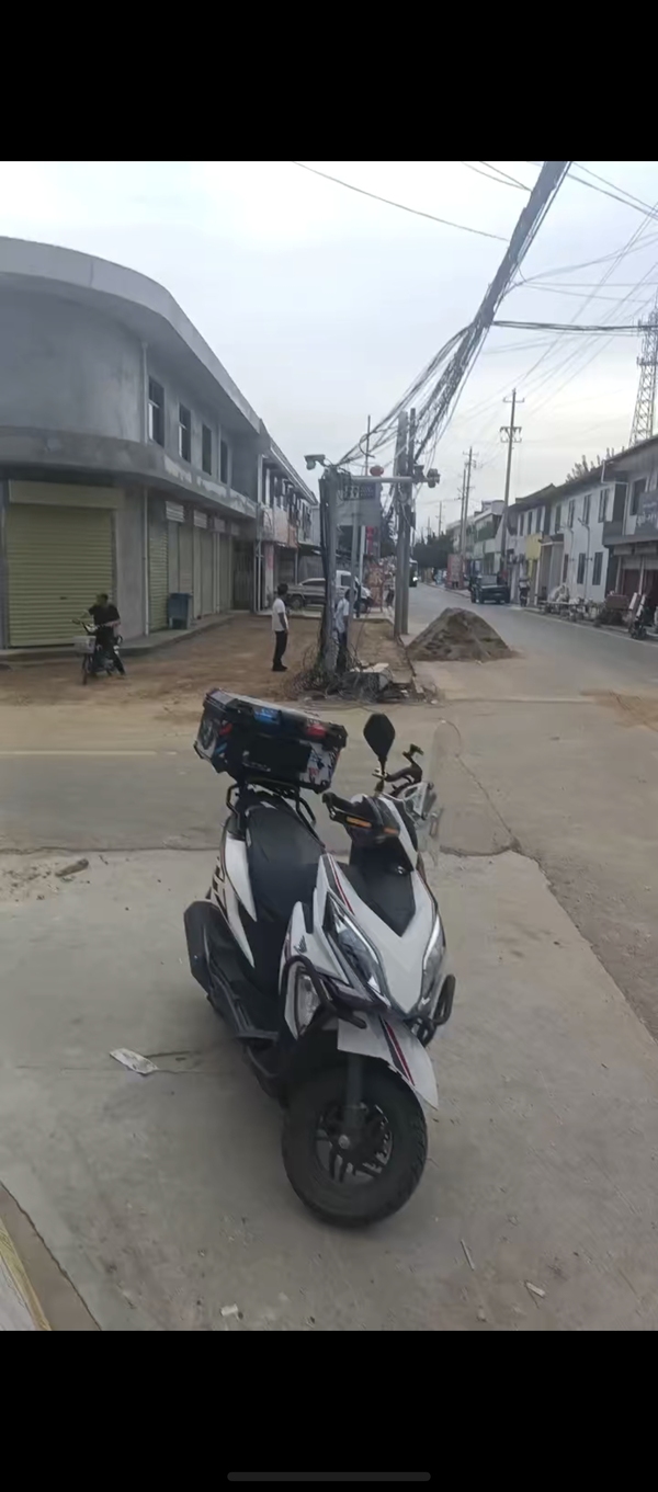 新大洲本田 裂行 RX125Fi