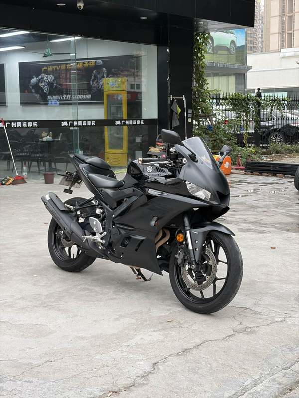 雅马哈 YZF-R3