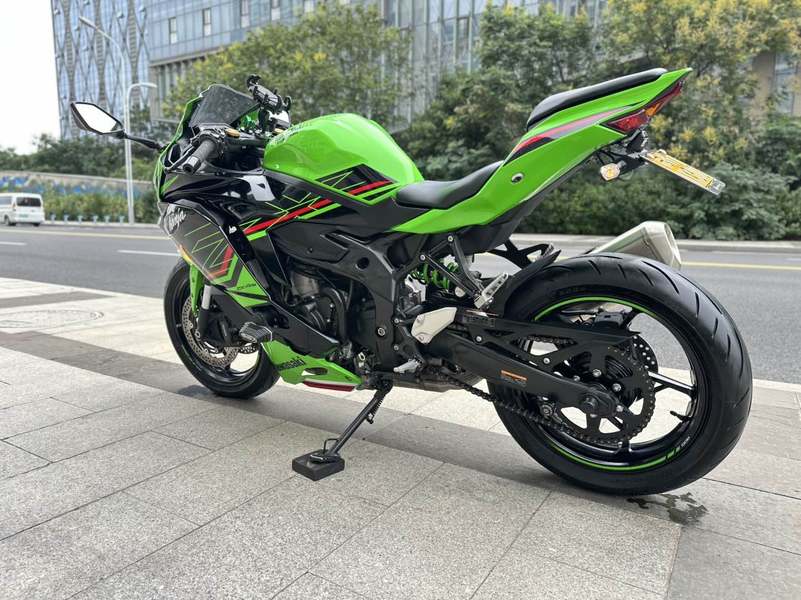 川崎 ZX-4R