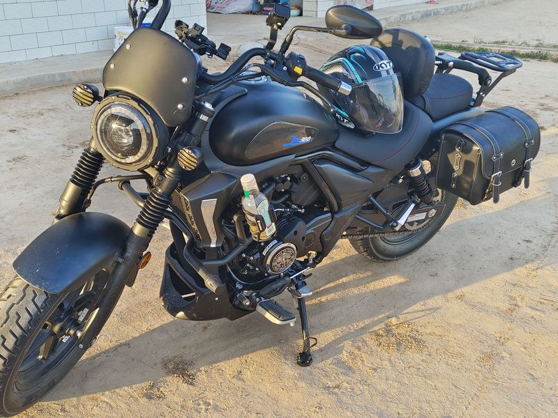 豪爵 TR300