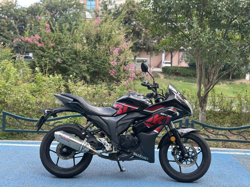 济南铃木 极客飒 Gixxer 155