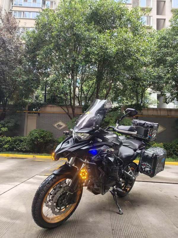 贝纳利 TRK552